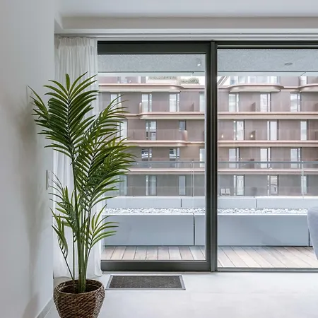Huswell - Beautiful With Spacious Terrace